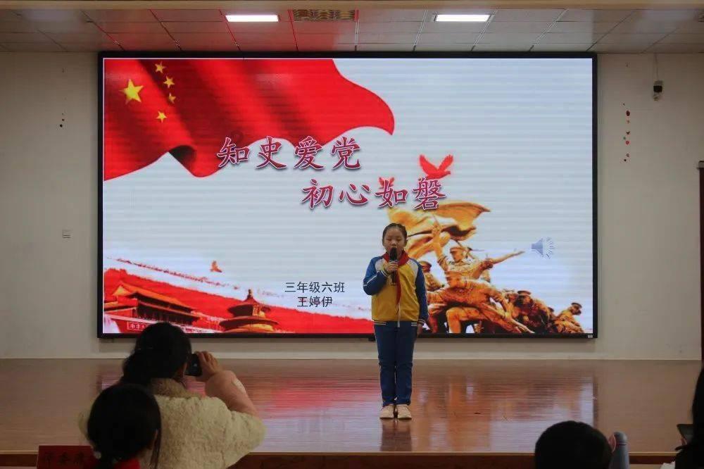 中国建设银行工作人员为什么要帮客户下载华彩人生软件？游戏画面