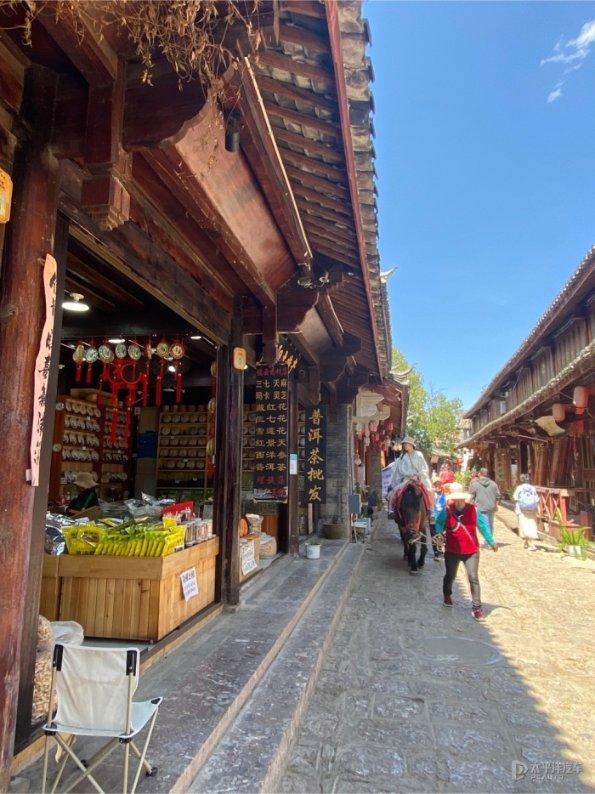龙山开展“马路市场”专项整治 确保春运道路安全