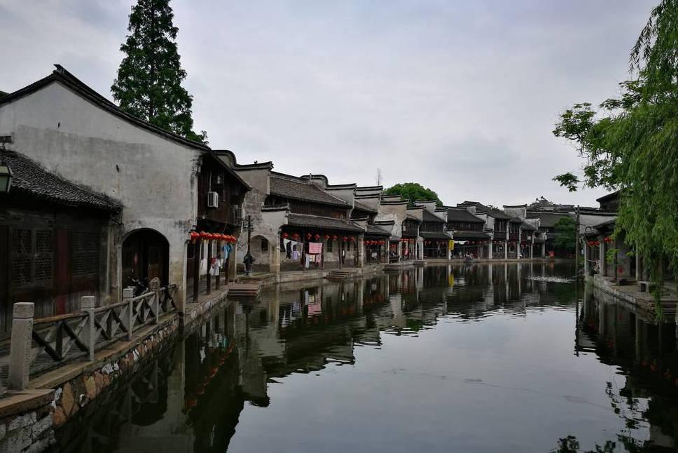 贵阳市综合行政执法局开展春节走访慰问老干部活动